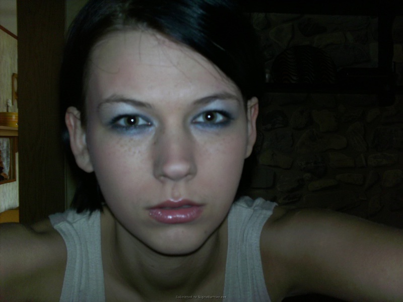 Худая брюнетка получает кайф от позирования голой 6 фото Худая брюнетка получает кайф от позирования голой 6 фото