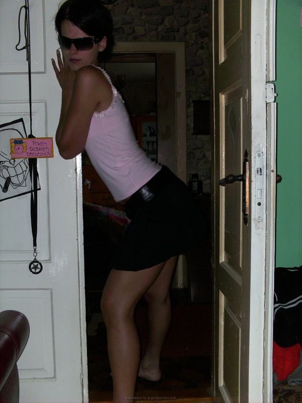 Худая брюнетка получает кайф от позирования голой 34 фото Худая брюнетка получает кайф от позирования голой 34 фото