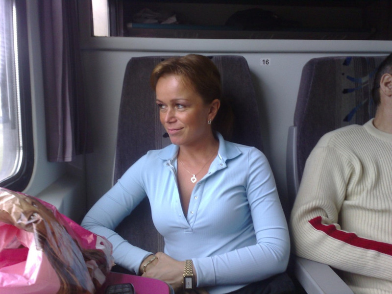 Озорная голая брюнетка показала себя горячей и страстной 2 фото