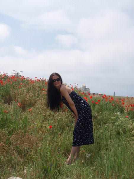 Сексапильная брюнетка обожает делать снимки на природе голышом 5 фото