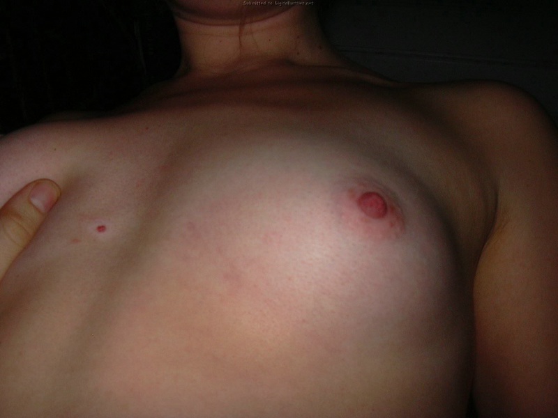 Муж щекочет жене волосатую писю перед супружеским сексом 21 фото