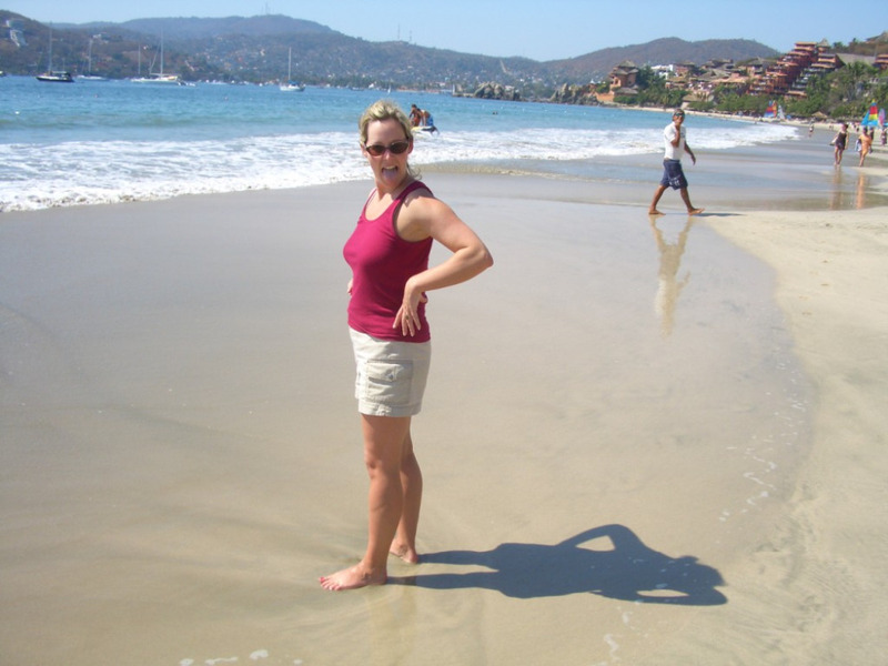 Мужчина долго смотрит на соло сучки и получает минет 1 фото