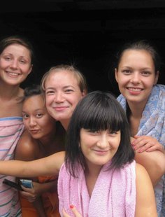 Деревенские давалки ходят в баню толпой