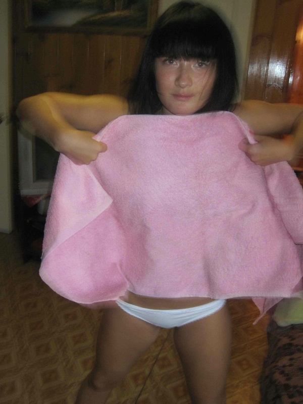 Деревенские давалки ходят в баню толпой 1 фото