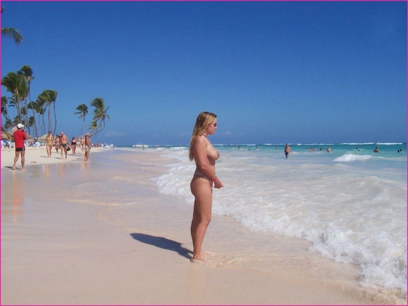 Жопастая бабенка благодарит мужа минетом за уик-энд на море 8 фото