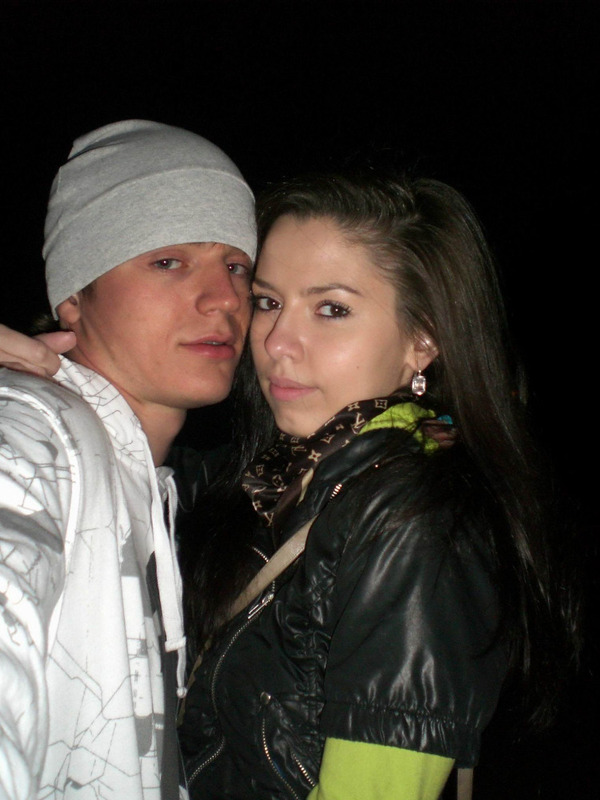 Супер брюнетка позирует для своего любимого 13 фото