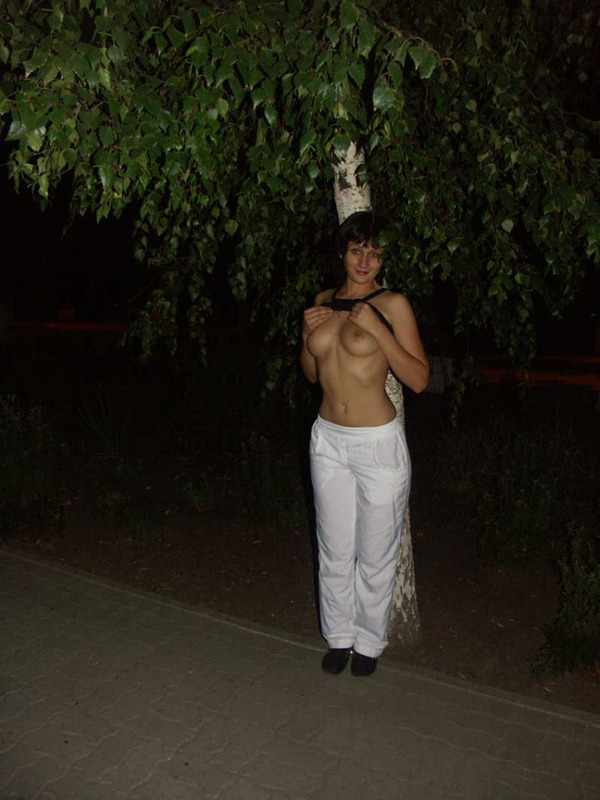 Частные фотографии похотливой брюнетки 13 фото