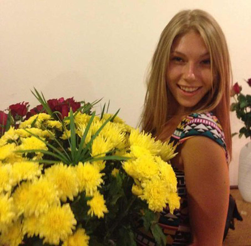 Худая милашка выложила в Твиттер подборку своей эротики 6 фото