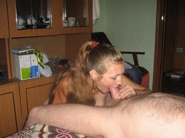 30летняя жена показывает стриптиз и отсасывает 17 фото