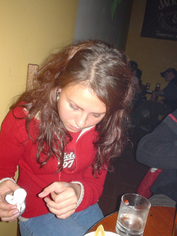 Сладкая брюнетка трахается с соседом 1 фото