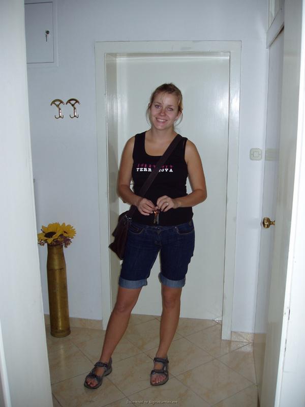 Молодая путешественница и извращенка 1 фото