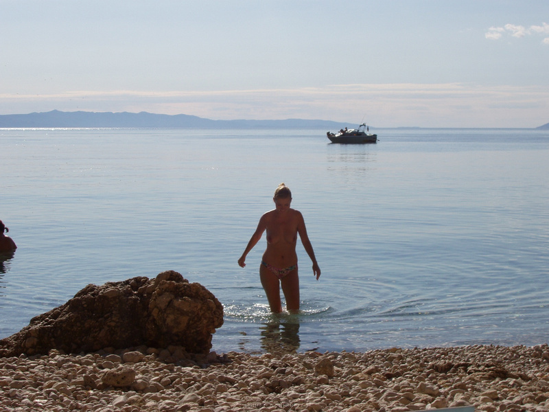 Молодая путешественница и извращенка 3 фото