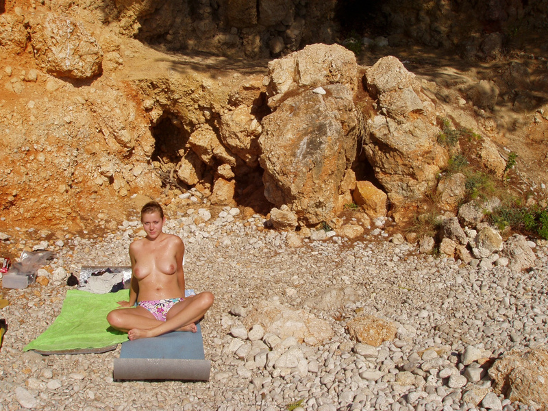 Молодая путешественница и извращенка 5 фото