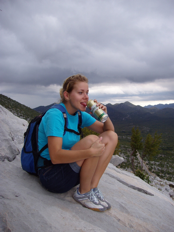 Молодая путешественница и извращенка 7 фото