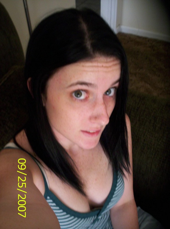 Показ тела от похотливой брюнетки 5 фото