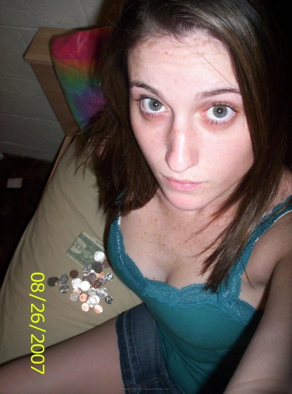 Показ тела от похотливой брюнетки 7 фото