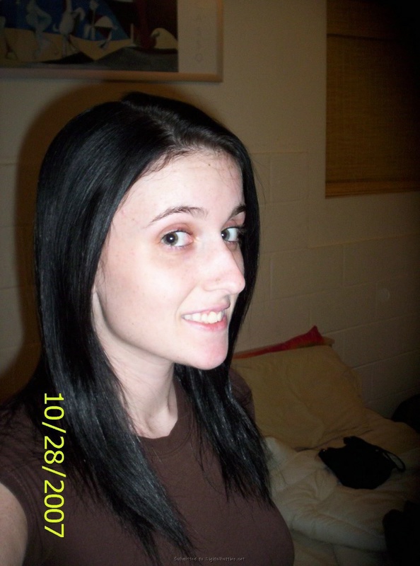 Показ тела от похотливой брюнетки 6 фото