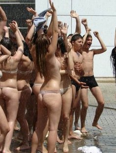 Молодые американки оголяются на пьяных тусовках