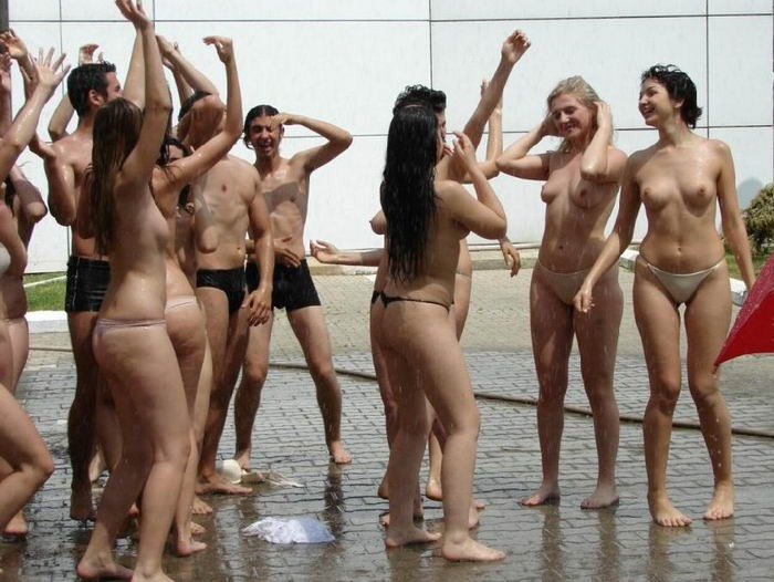 Молодые американки оголяются на пьяных тусовках 6 фото