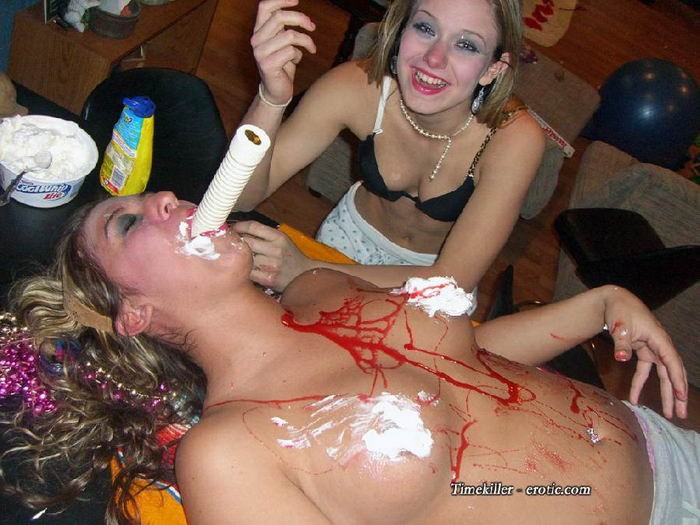 Молодые американки оголяются на пьяных тусовках 14 фото