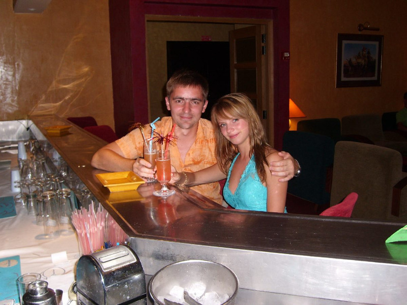 Молодая брюнетка в эротическом белье хвастается стройной фигуркой 9 фото