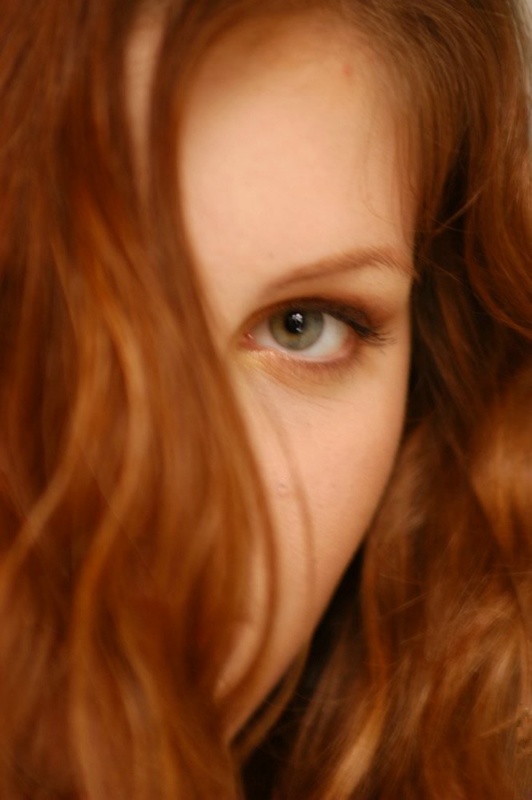 Милая девушка показывает свои сладенькие большие сиськи 1 фото