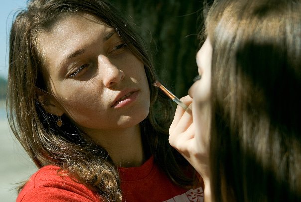 Раздевается на природе и не только 2 фото Раздевается на природе и не только 2 фото