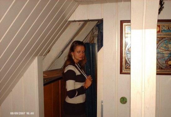 Спустив трусики начала играть с писей 12 фото