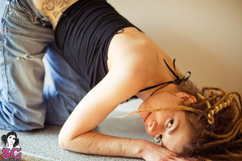 Её большой зад очень заводит 18 фото Её большой зад очень заводит 18 фото