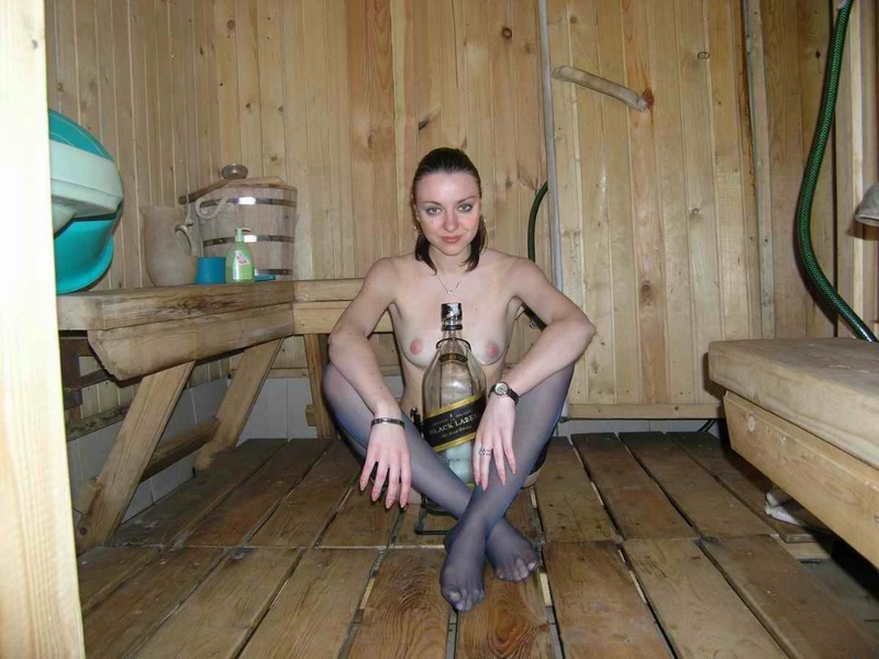 Прикольная брюнетка онанирует киску пальчиками на досуге 3 фото Прикольная брюнетка онанирует киску пальчиками на досуге 3 фото