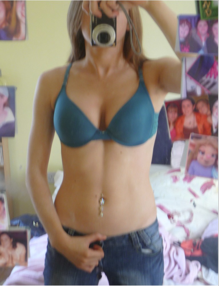 Девушки делают интимные селфи для своих парней 3 фото Девушки делают интимные селфи для своих парней 3 фото