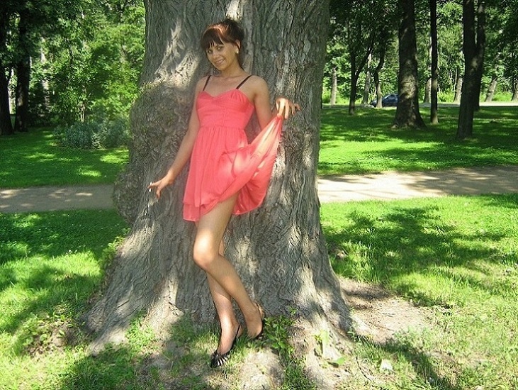 Раздевается прямо посреди улицы 7 фото Раздевается прямо посреди улицы 7 фото