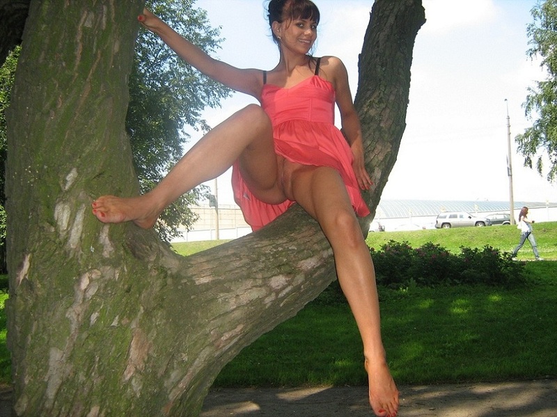 Раздевается прямо посреди улицы 13 фото Раздевается прямо посреди улицы 13 фото