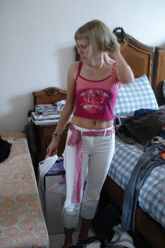 Голая сучка любит позировать на камеру 1 фото Голая сучка любит позировать на камеру 1 фото