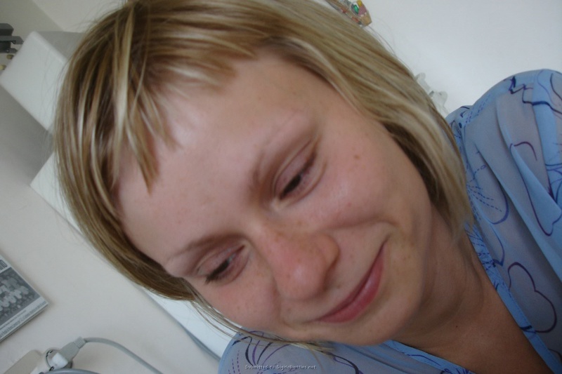 Голая сучка любит позировать на камеру 6 фото Голая сучка любит позировать на камеру 6 фото