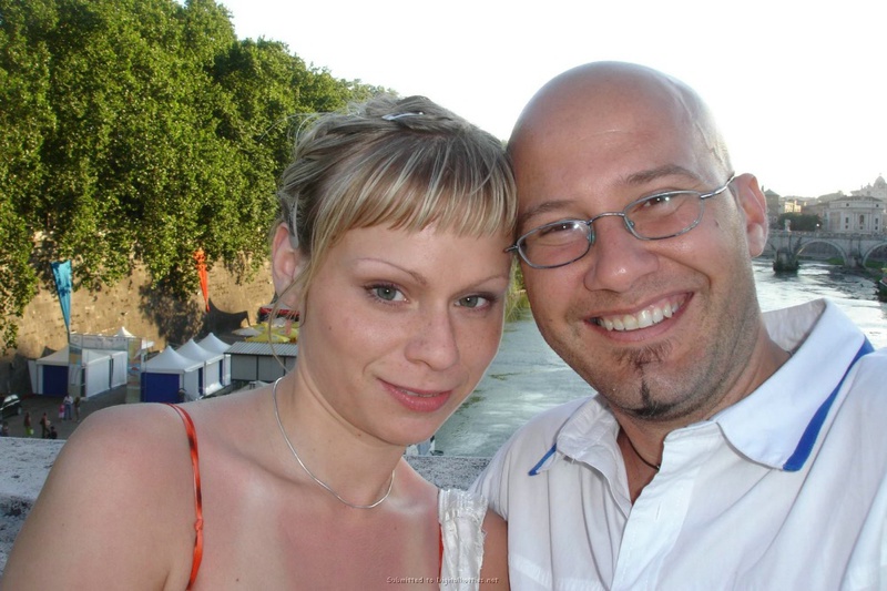 Голая сучка любит позировать на камеру 13 фото Голая сучка любит позировать на камеру 13 фото