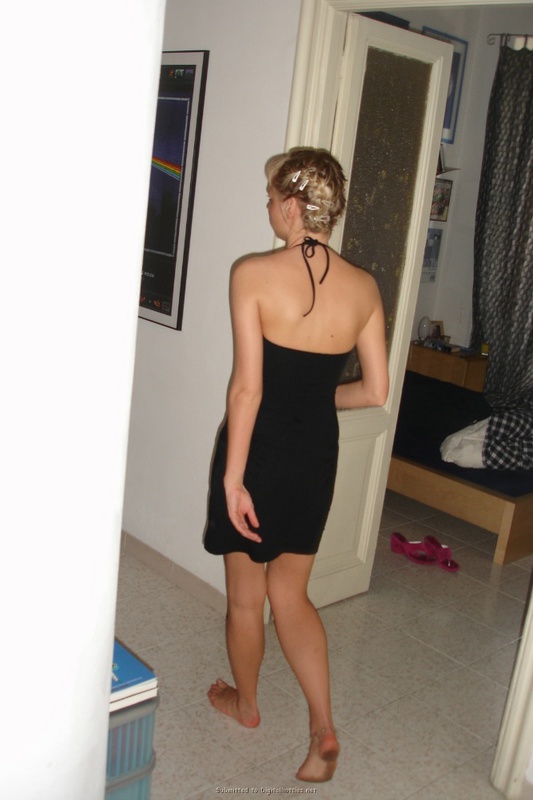 Голая сучка любит позировать на камеру 9 фото Голая сучка любит позировать на камеру 9 фото