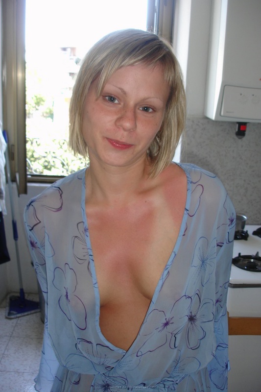 Голая сучка любит позировать на камеру 11 фото Голая сучка любит позировать на камеру 11 фото