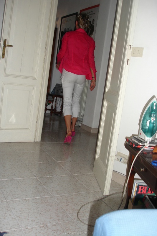 Голая сучка любит позировать на камеру 18 фото Голая сучка любит позировать на камеру 18 фото