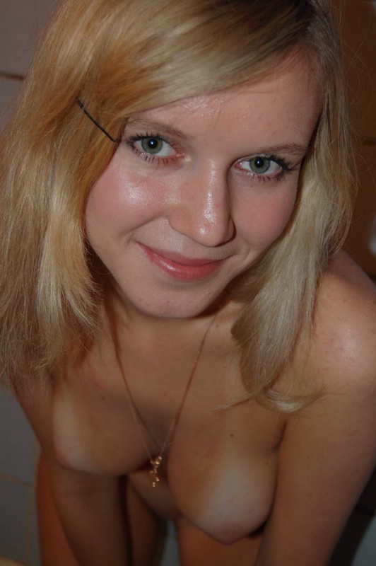 Спустила трусики и улыбнулась 7 фото Спустила трусики и улыбнулась 7 фото