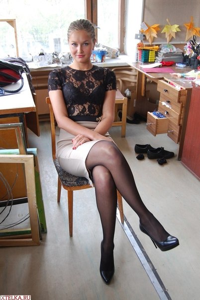 Голая брюнетка сосёт и трахается сразу с двумя 28 фото Голая брюнетка сосёт и трахается сразу с двумя 28 фото