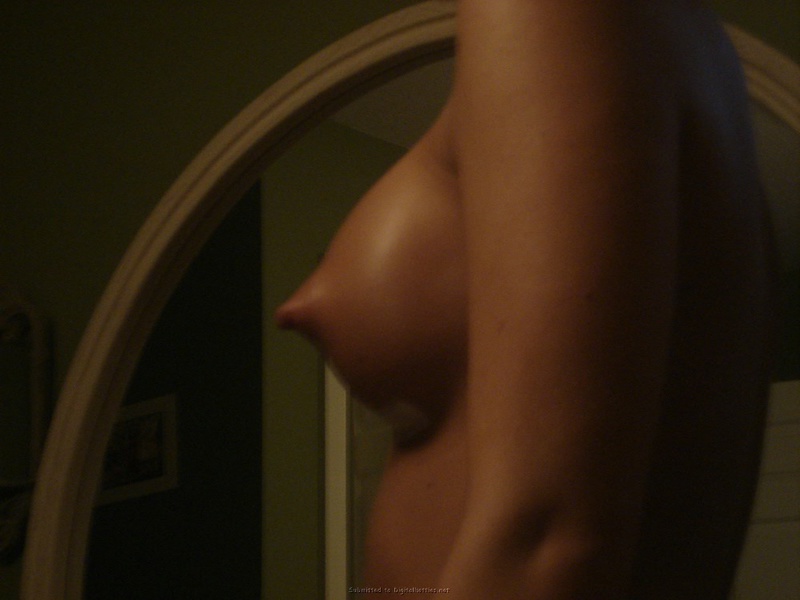 Спортивная подруга раздевается дома 14 фото Спортивная подруга раздевается дома 14 фото