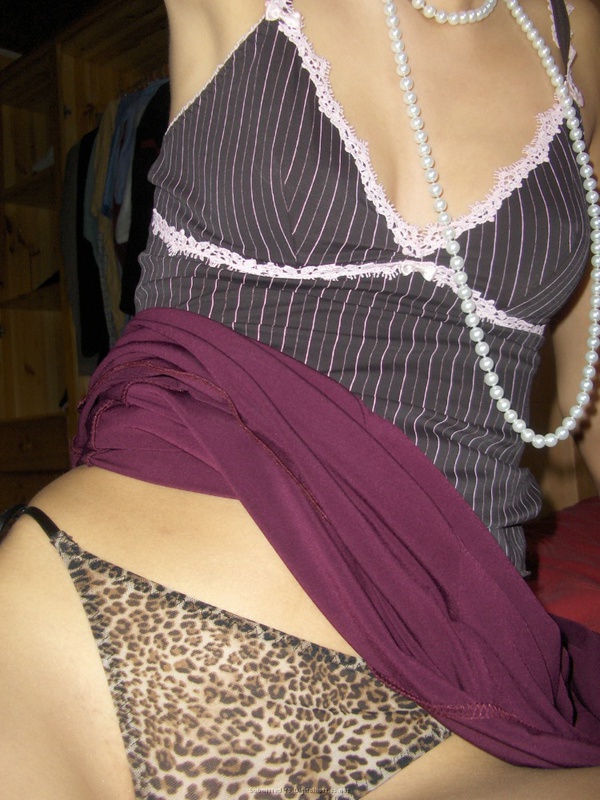 20-летняя девка без парня дрочит писю маленьким самотыком 6 фото 20-летняя девка без парня дрочит писю маленьким самотыком 6 фото