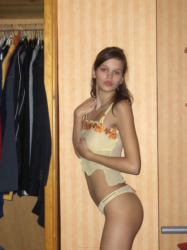 20-летняя девка без парня дрочит писю маленьким самотыком 24 фото 20-летняя девка без парня дрочит писю маленьким самотыком 24 фото