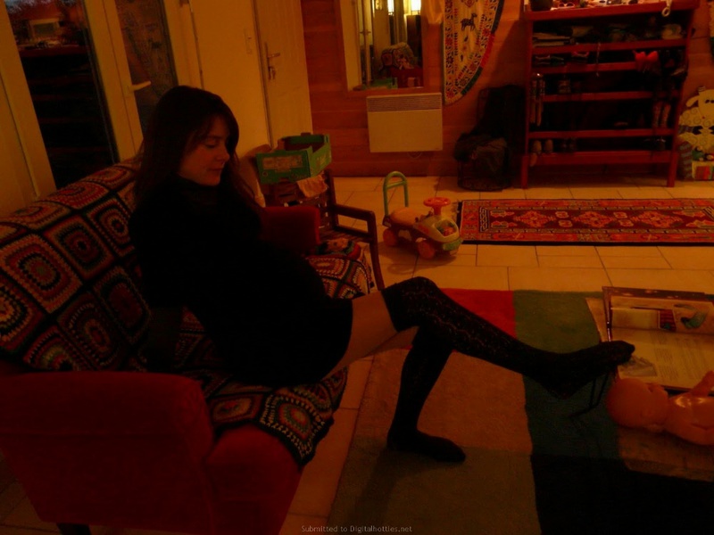 Беременная жена на 8 месяце снимается в стиле ню 1 фото Беременная жена на 8 месяце снимается в стиле ню 1 фото