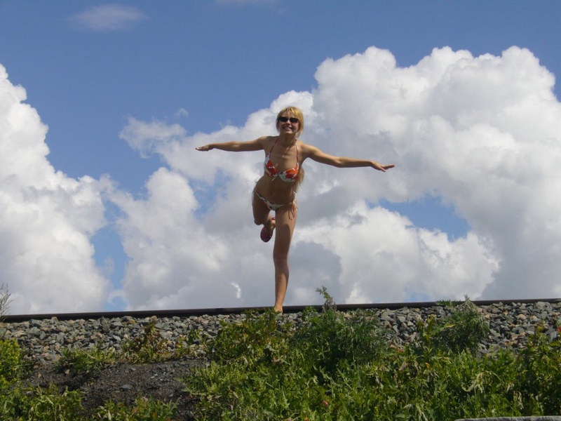 Провинциалка от скуки пошла показывать свои прелести машинистам 18 фото Провинциалка от скуки пошла показывать свои прелести машинистам 18 фото