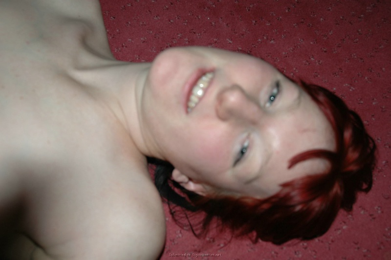 Рыжая отсасывает парню затем трахается с ним 25 фото Рыжая отсасывает парню затем трахается с ним 25 фото