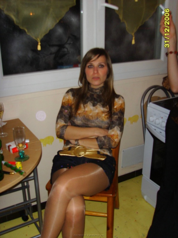 Пьяный мужик изменяет жене с ее подругой 1 фото Пьяный мужик изменяет жене с ее подругой 1 фото