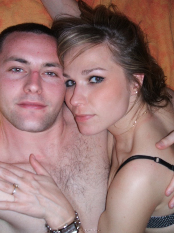 Пьяный мужик изменяет жене с ее подругой 30 фото Пьяный мужик изменяет жене с ее подругой 30 фото