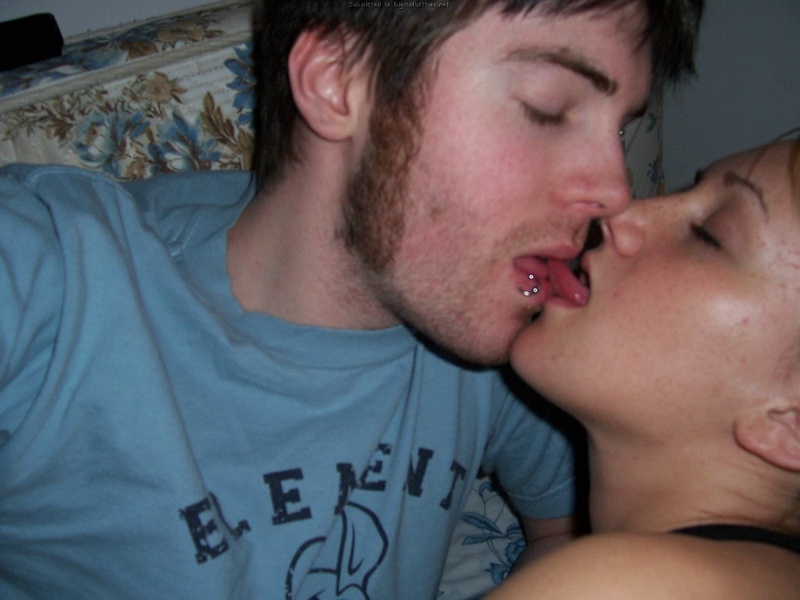 Небритый парень делает кунилингус девушке и трахает ее 3 фото Небритый парень делает кунилингус девушке и трахает ее 3 фото